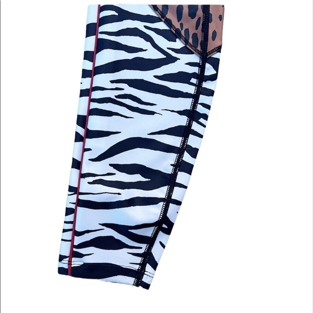 GOOD AMERICAN NWT Animal Mixed Block Leggings Size Medium in Animal Print - Picture 11 of 16